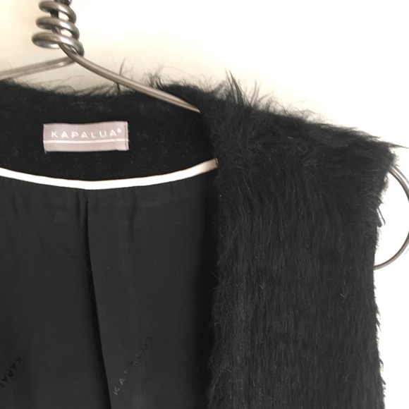 Kapaula Black Faux Fur Vest - Picture 7 of 8